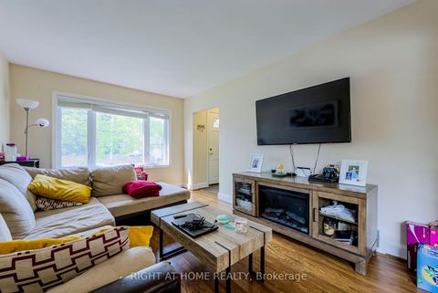 Photo 5 at 32 Florens Avenue, Birchmount, Toronto