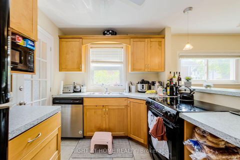 Photo 13 at 32 Florens Avenue, Birchmount, Toronto