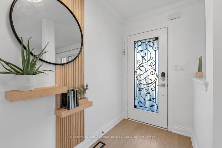 Photo 2 at 2182 Meadowglen Drive, WM Westmount, Oakville