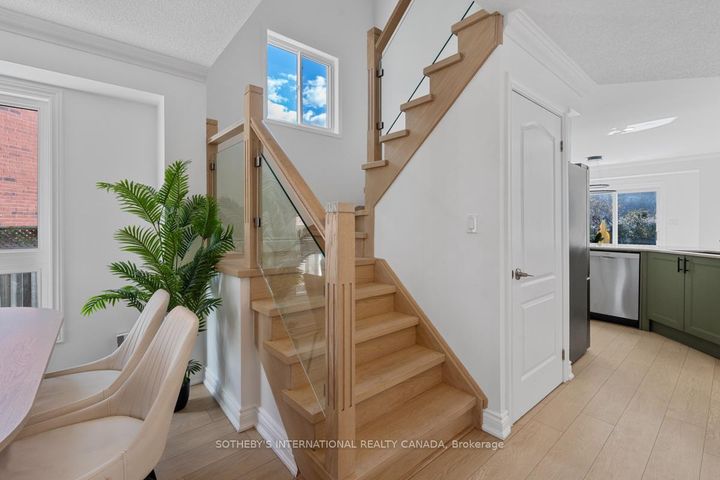 Photo 8 at 2182 Meadowglen Drive, WM Westmount, Oakville