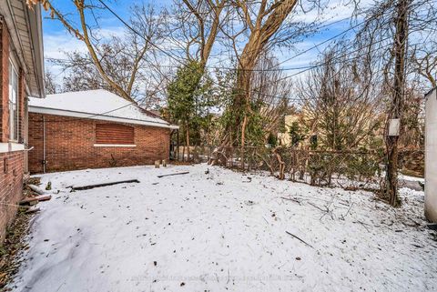 Photo 8 at 181 Poplar Plains Road, Casa Loma, Toronto