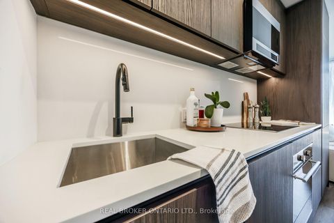 Photo 4 at 2101S - 127 Broadway Avenue, Mount Pleasant West, Toronto