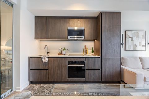 Photo 5 at 2101S - 127 Broadway Avenue, Mount Pleasant West, Toronto