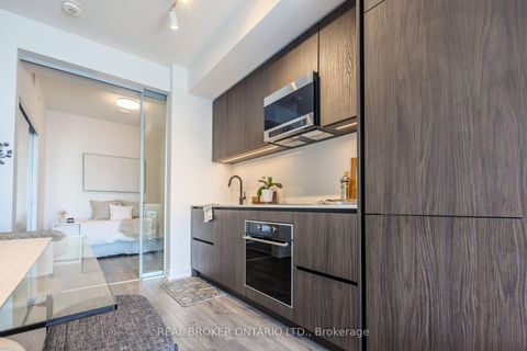 Photo 6 at 2101S - 127 Broadway Avenue, Mount Pleasant West, Toronto