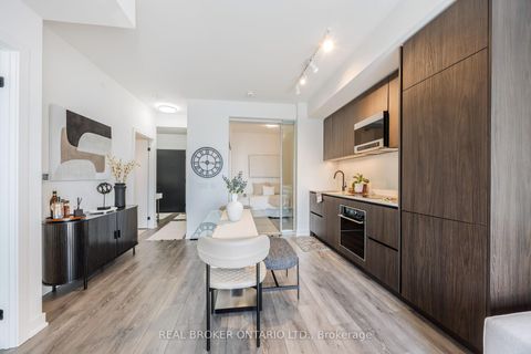 Photo 7 at 2101S - 127 Broadway Avenue, Mount Pleasant West, Toronto