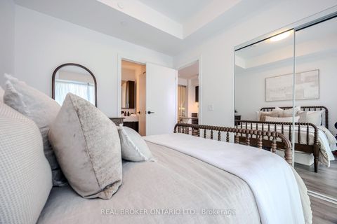 Photo 13 at 2101S - 127 Broadway Avenue, Mount Pleasant West, Toronto