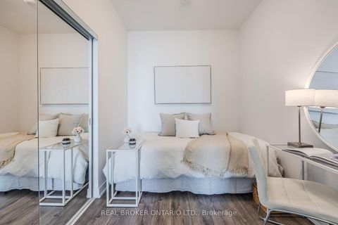 Photo 15 at 2101S - 127 Broadway Avenue, Mount Pleasant West, Toronto