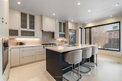 Photo 12 at 41 Highgate Road, Kingsway South, Toronto