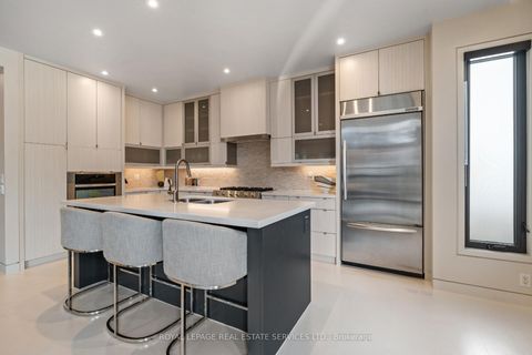 Photo 13 at 41 Highgate Road, Kingsway South, Toronto