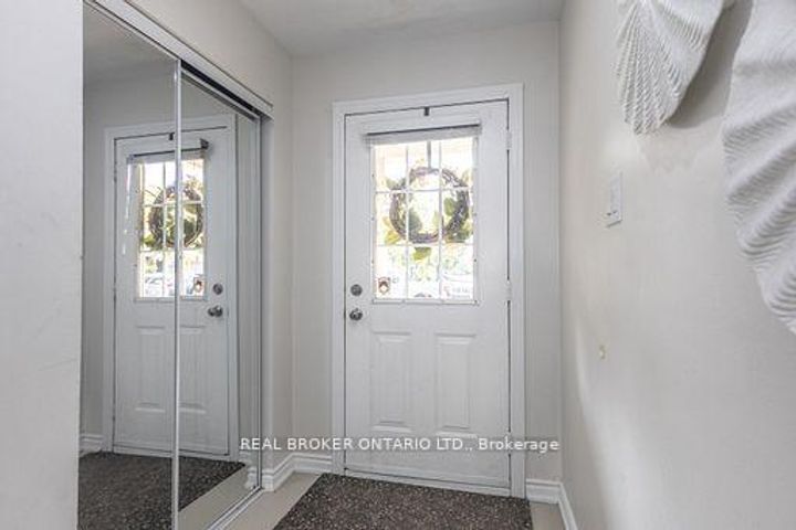 Photo 7 at 36 - 5255 Guildwood Way, Hurontario, Mississauga