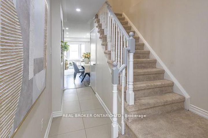 Photo 8 at 36 - 5255 Guildwood Way, Hurontario, Mississauga