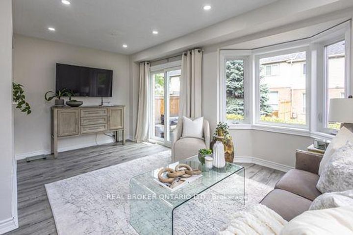 Photo 10 at 36 - 5255 Guildwood Way, Hurontario, Mississauga