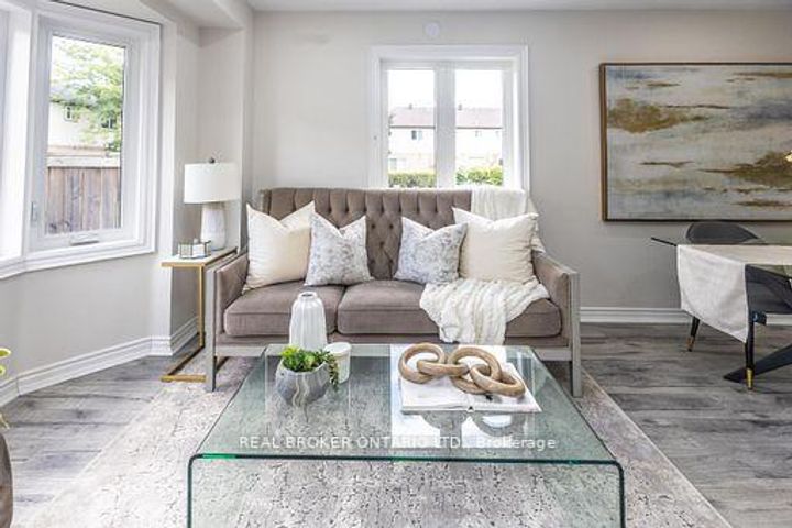 Photo 11 at 36 - 5255 Guildwood Way, Hurontario, Mississauga