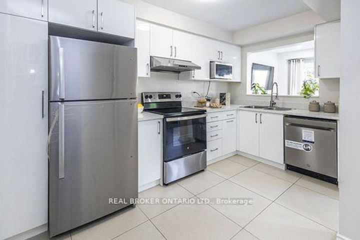 Photo 13 at 36 - 5255 Guildwood Way, Hurontario, Mississauga