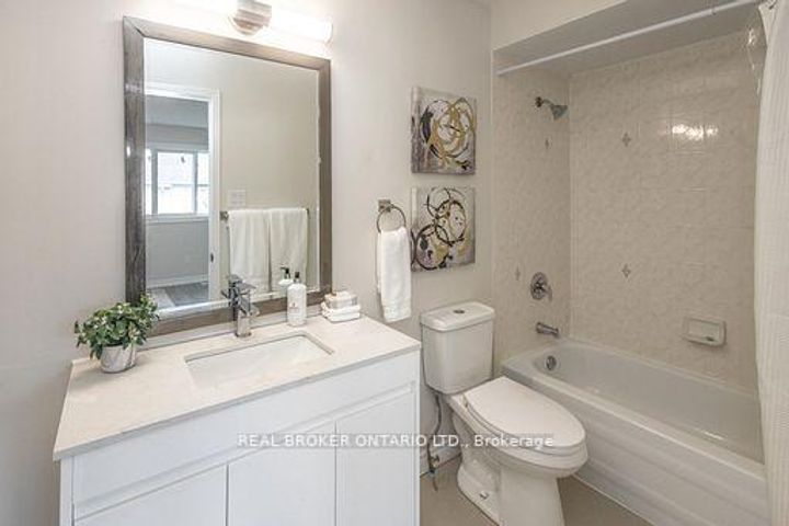 Photo 20 at 36 - 5255 Guildwood Way, Hurontario, Mississauga