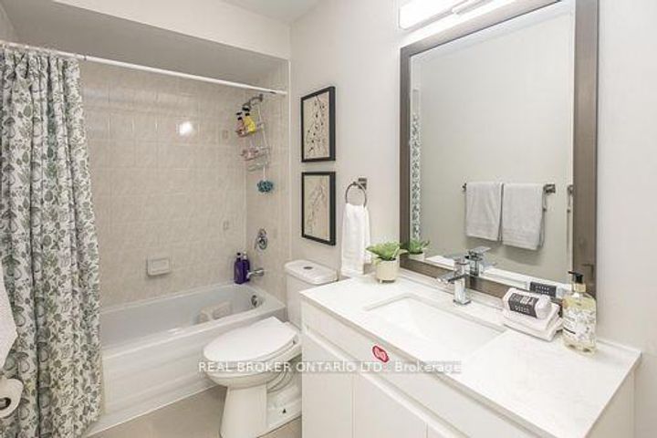 Photo 21 at 36 - 5255 Guildwood Way, Hurontario, Mississauga