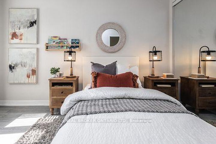 Photo 25 at 36 - 5255 Guildwood Way, Hurontario, Mississauga