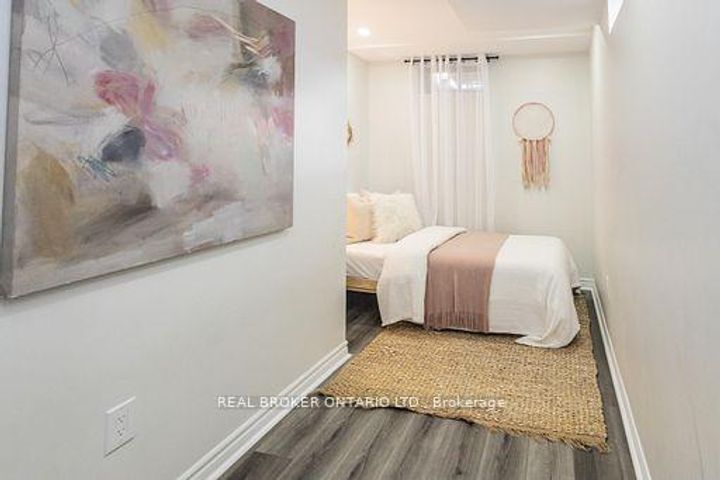 Photo 28 at 36 - 5255 Guildwood Way, Hurontario, Mississauga