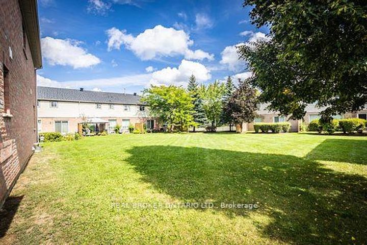 Photo 39 at 36 - 5255 Guildwood Way, Hurontario, Mississauga