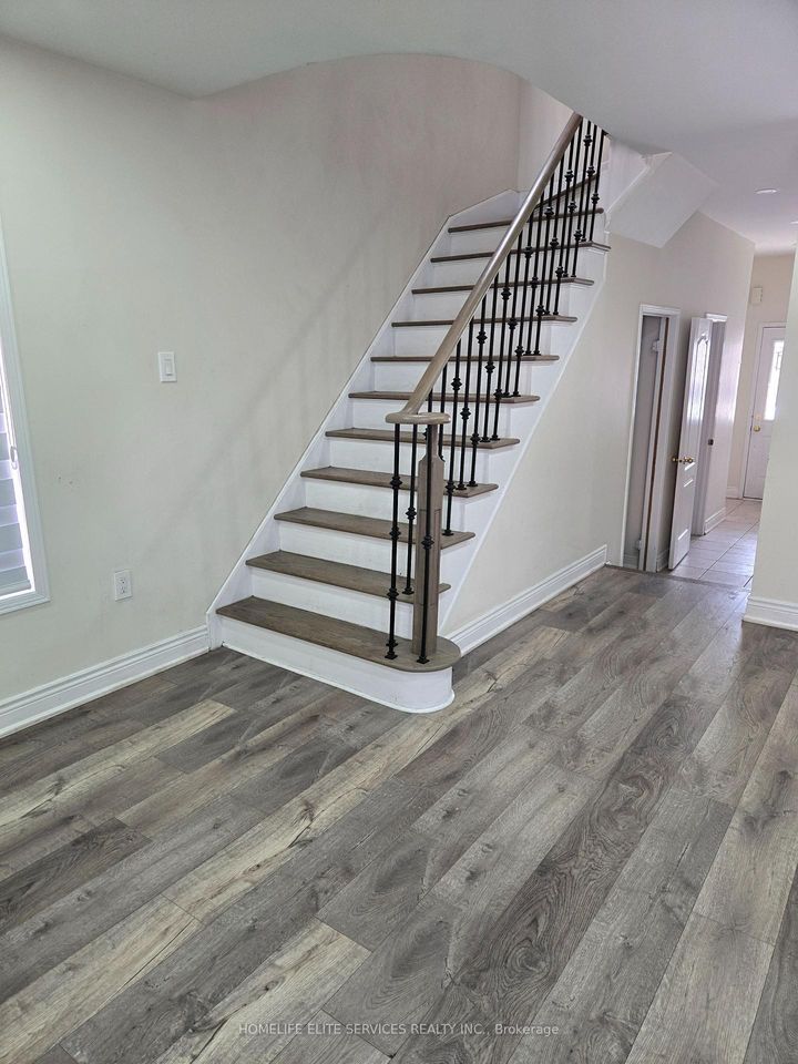 Photo 3 at 110 Crystalview Crescent, Bram East, Brampton