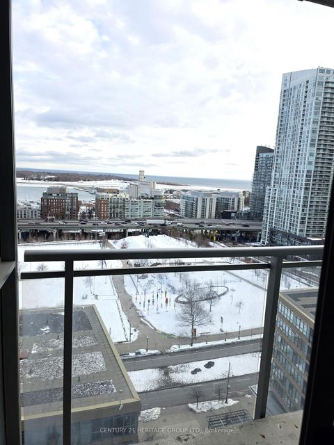 Photo 7 at 2009 - 15 Iceboat Terrace, Waterfront Communities C1, Toronto