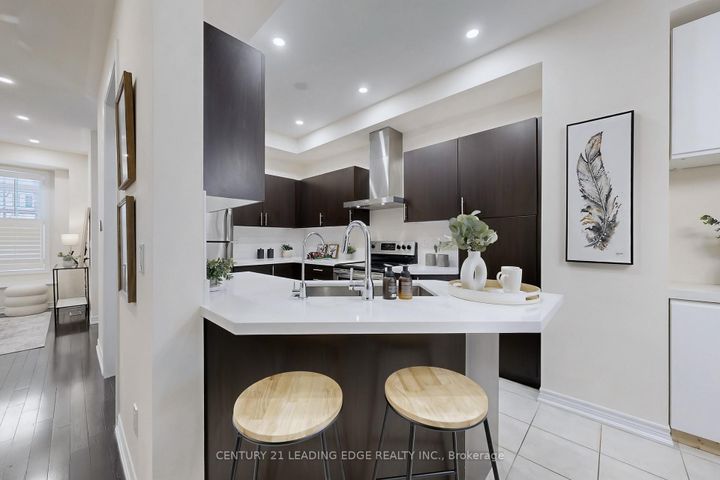 Photo 9 at 6 Poetry Drive, Vellore Village, Vaughan