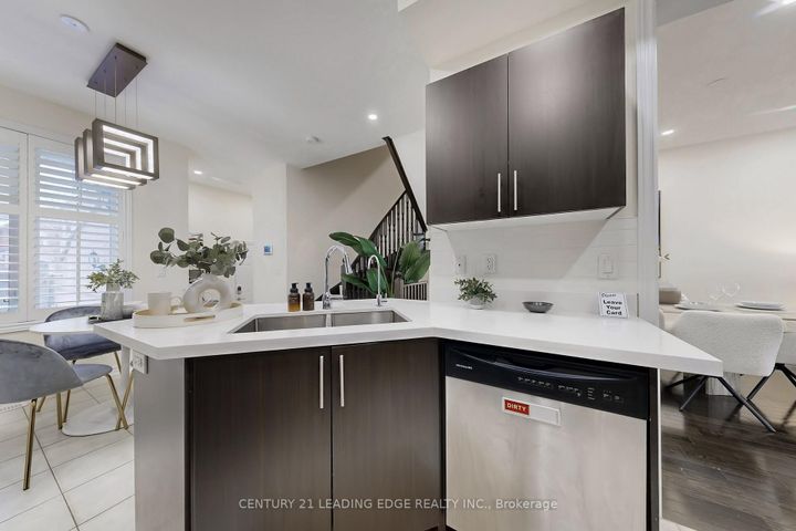 Photo 10 at 6 Poetry Drive, Vellore Village, Vaughan