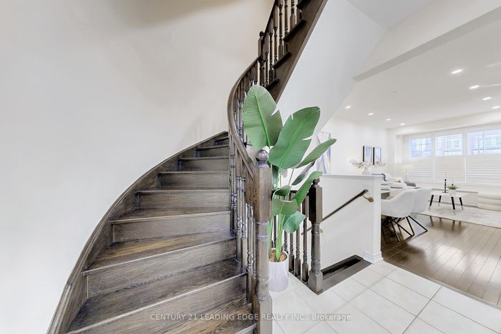 Photo 11 at 6 Poetry Drive, Vellore Village, Vaughan