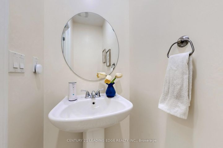 Photo 12 at 6 Poetry Drive, Vellore Village, Vaughan