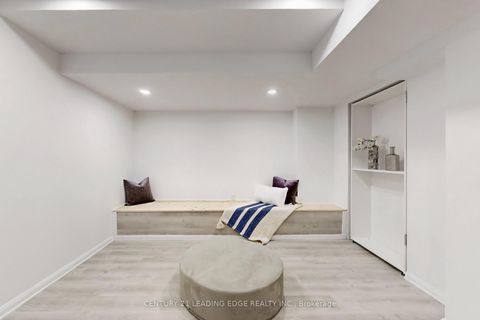 Photo 36 at 6 Poetry Drive, Vellore Village, Vaughan