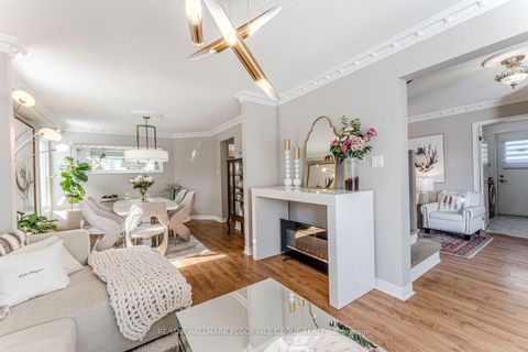 Photo 3 at 153 Browning Trail, Letitia Heights, Barrie