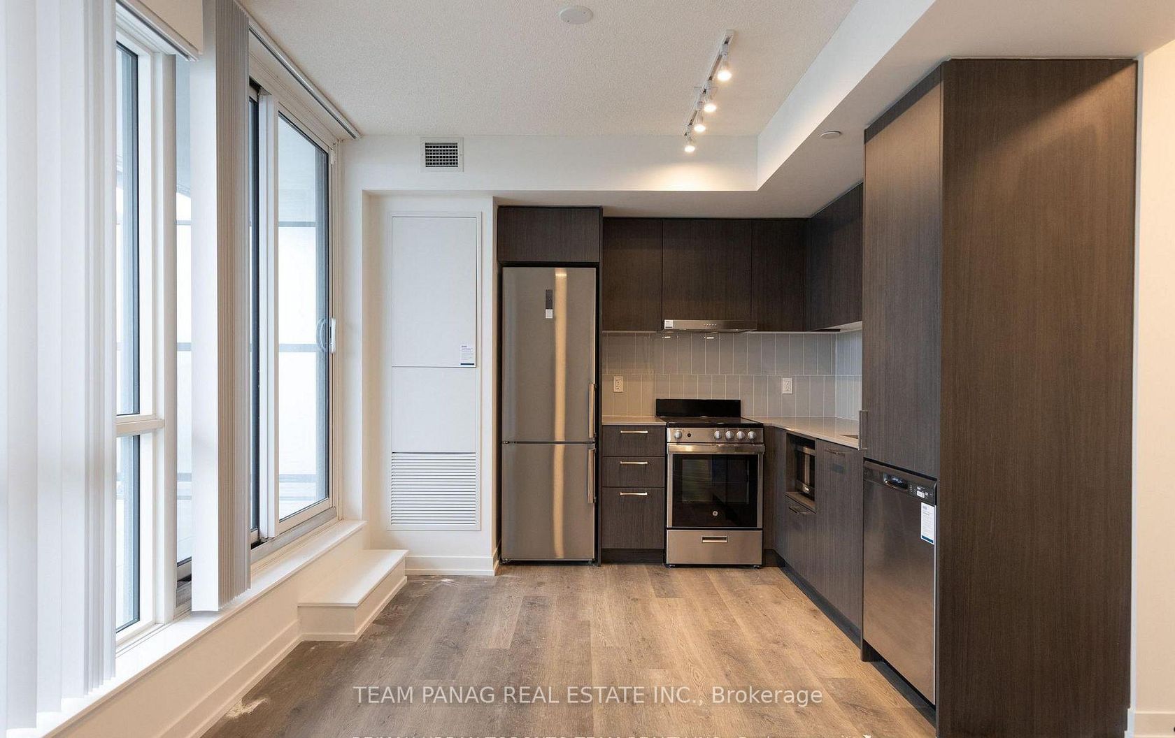 712 - 195 Commerce Street, Vaughan Corporate Centre, Vaughan by Loree Meneguzzi Real Estate 712 - 195 Commerce Street, Vaughan Corporate Centre, Vaughan