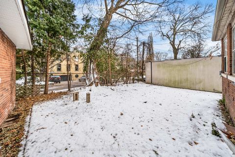 Photo 6 at 181B Poplar Plains Road, Casa Loma, Toronto