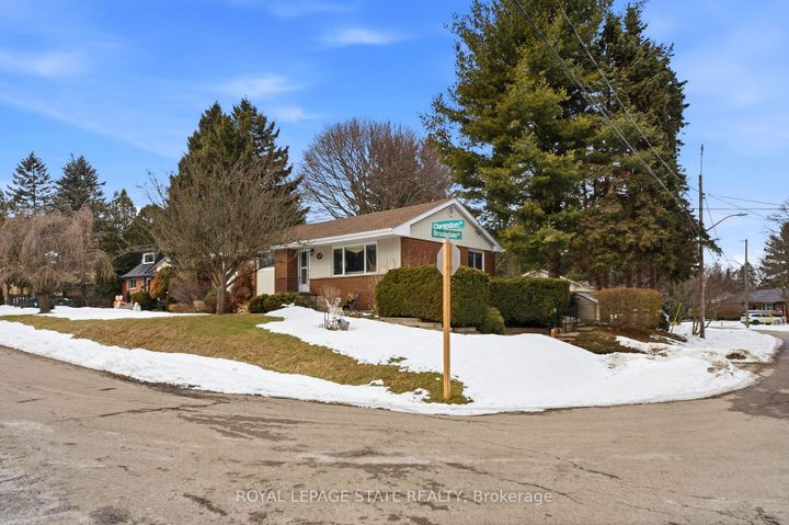 Photo 2 at 347 Clarendon Drive, Ancaster, Hamilton