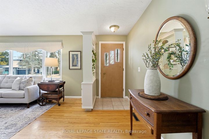 Photo 3 at 347 Clarendon Drive, Ancaster, Hamilton