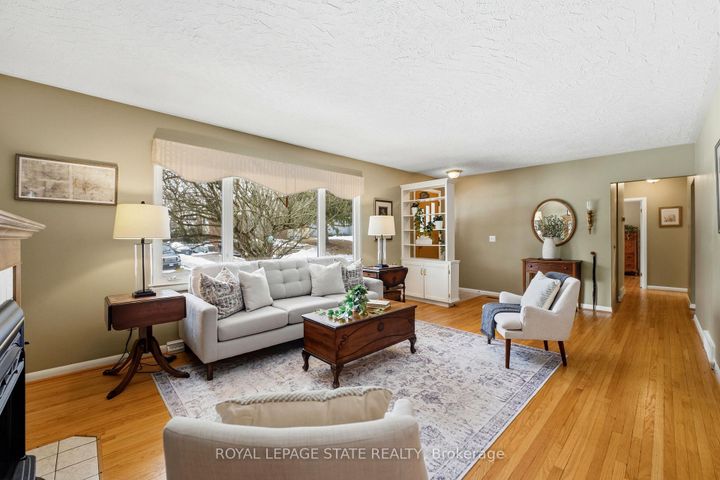 Photo 4 at 347 Clarendon Drive, Ancaster, Hamilton
