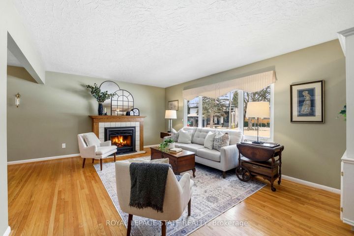 Photo 5 at 347 Clarendon Drive, Ancaster, Hamilton