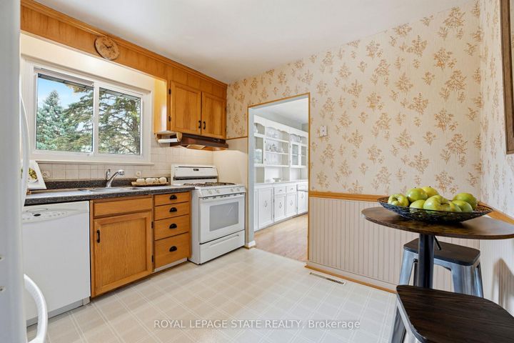 Photo 8 at 347 Clarendon Drive, Ancaster, Hamilton