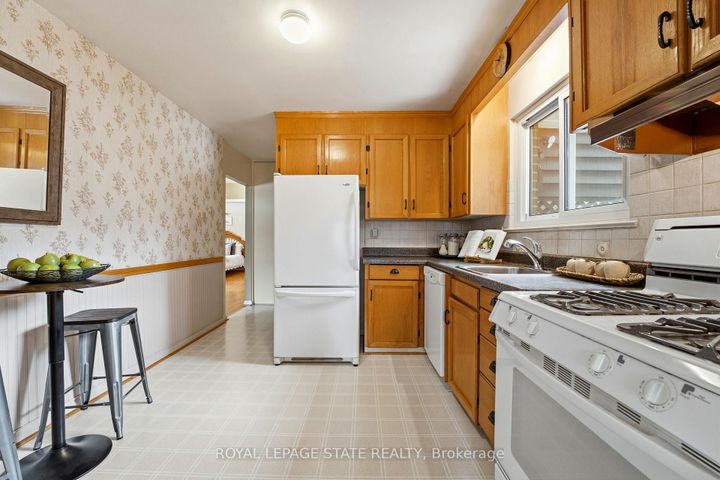 Photo 10 at 347 Clarendon Drive, Ancaster, Hamilton