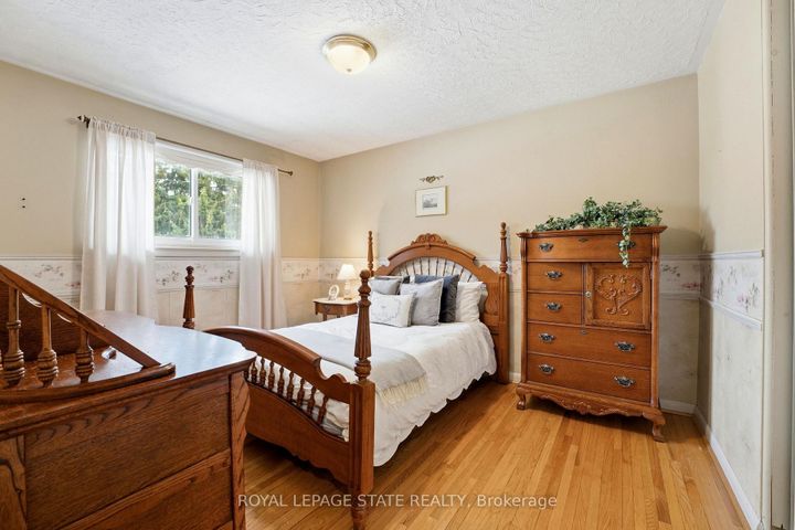 Photo 12 at 347 Clarendon Drive, Ancaster, Hamilton