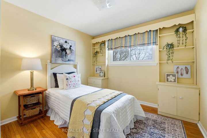 Photo 13 at 347 Clarendon Drive, Ancaster, Hamilton