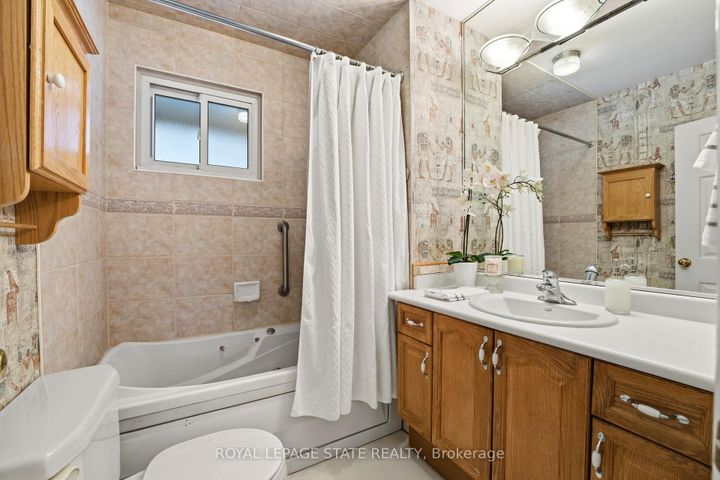Photo 15 at 347 Clarendon Drive, Ancaster, Hamilton