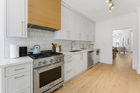 Photo 11 at 360 Wellesley Street E, South St. James Town, Toronto