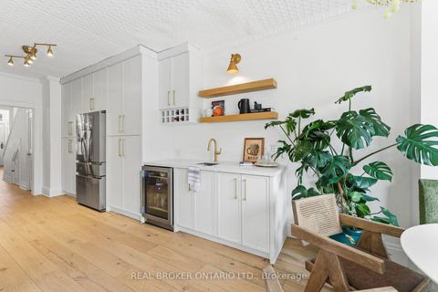 Photo 12 at 360 Wellesley Street E, South St. James Town, Toronto