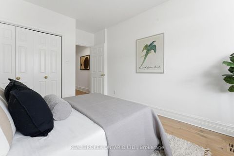 Photo 19 at 360 Wellesley Street E, South St. James Town, Toronto