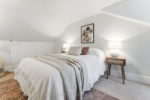 Photo 26 at 360 Wellesley Street E, South St. James Town, Toronto