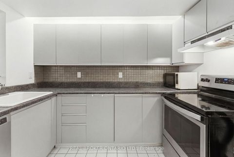 Photo 33 at 360 Wellesley Street E, South St. James Town, Toronto