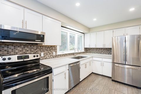 Photo 2 at 128 Rose Street, Wellington, Barrie