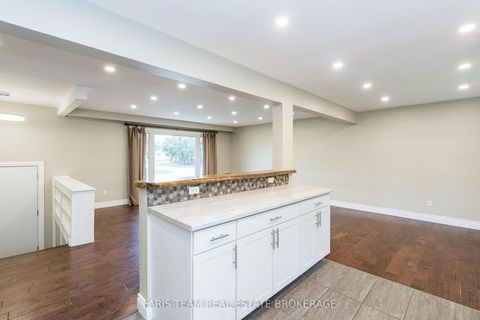 Photo 6 at 128 Rose Street, Wellington, Barrie