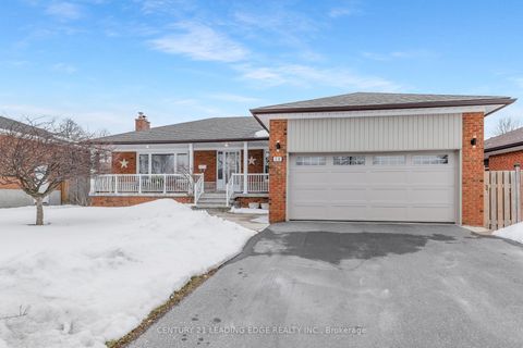 Photo 2 at 58 Keegan Crescent, York University Heights, Toronto
